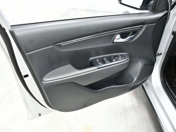 Kia Rio IV с пробегом 2018 года, цена 1 637 000 рублей, 77547 км, хэтчбек, Автокод Объявления
