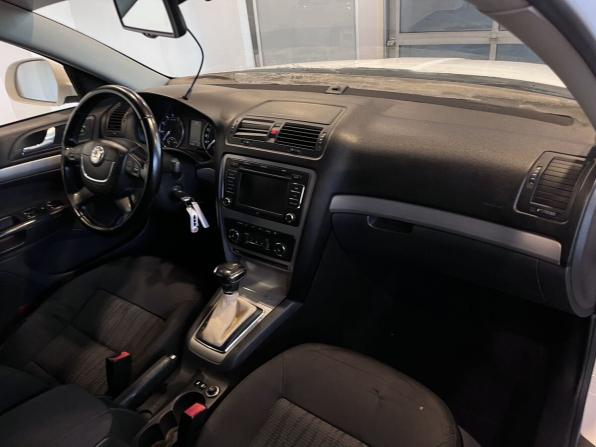 Skoda Octavia II (A5) Рестайлинг с пробегом 2011 года, цена 658 000 рублей, 233478 км, лифтбек, Автокод Объявления