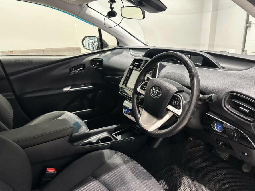 Toyota Prius IV (XW50) Екатеринбург  - изображение 13