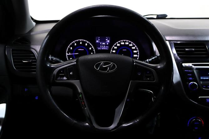 Hyundai Solaris I Рестайлинг с пробегом 2015 года, цена 798 000 рублей, 198000 км, хэтчбек, Автокод Объявления