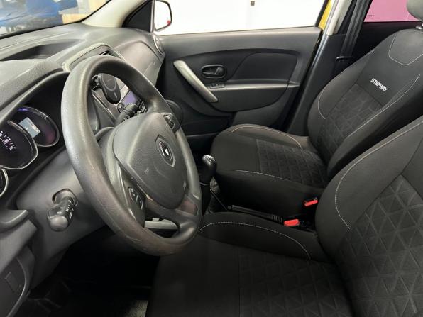 Renault Sandero II с пробегом 2017 года, цена 940 000 рублей, 65572 км, хэтчбек, Автокод Объявления
