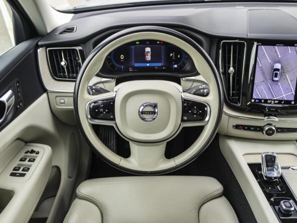 Volvo XC60 II Рестайлинг с пробегом 2021 года, цена 4 629 000 рублей, 76000 км, внедорожник, Автокод Объявления