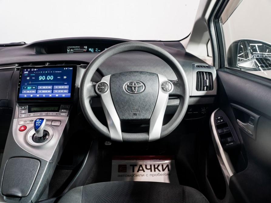 Toyota Prius III Рестайлинг (XW30) Чита  - изображение 8