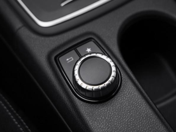 Mercedes-Benz GLA I (X156) Рестайлинг с пробегом 2018 года, цена 2 299 000 рублей, 75607 км, внедорожник, Автокод Объявления