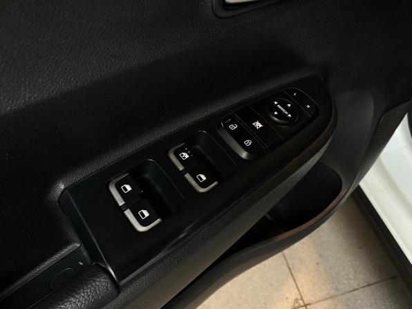 Kia Rio IV с пробегом 2018 года, цена 1 350 000 рублей, 96004 км, хэтчбек, Автокод Объявления