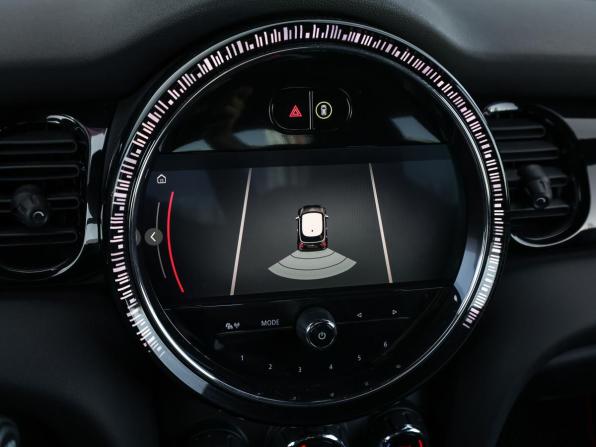 Mini Hatch III (F55/F56) Рестайлинг 2 с пробегом 2021 года, цена 4 198 000 рублей, 43579 км, хэтчбек, Автокод Объявления