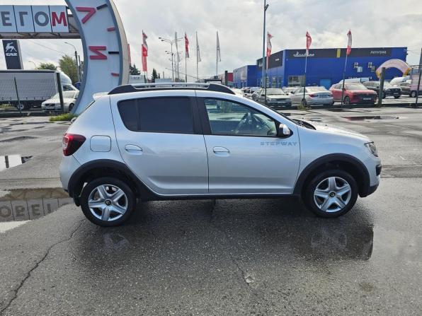 Renault Sandero II Рестайлинг с пробегом 2018 года, цена 944 995 рублей, 156238 км, хэтчбек, Автокод Объявления