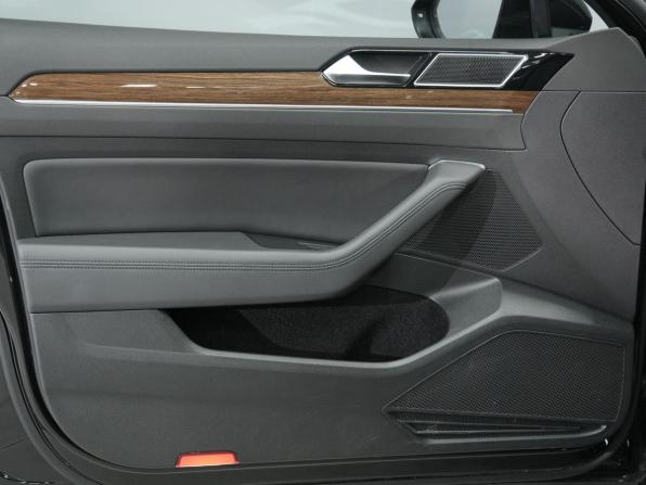 Volkswagen Passat B8 с пробегом 2015 года, цена 1 845 000 рублей, 78000 км, универсал, Автокод Объявления
