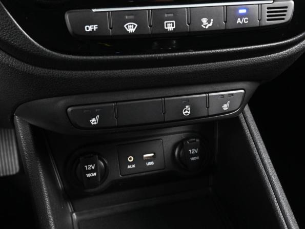 Hyundai Solaris II с пробегом 2018 года, цена 1 459 000 рублей, 141070 км, седан, Автокод Объявления