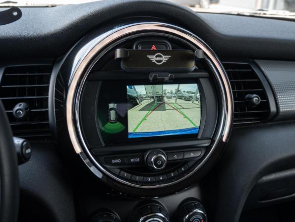 Mini Hatch III (F55/F56) Рестайлинг с пробегом 2020 года, цена 2 230 000 рублей, 59469 км, хэтчбек, Автокод Объявления