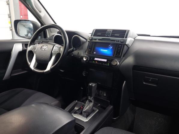 Toyota Land Cruiser Prado 150 Series Рестайлинг 1 с пробегом 2017 года, цена 3 950 000 рублей, 221000 км, внедорожник, Автокод Объявления