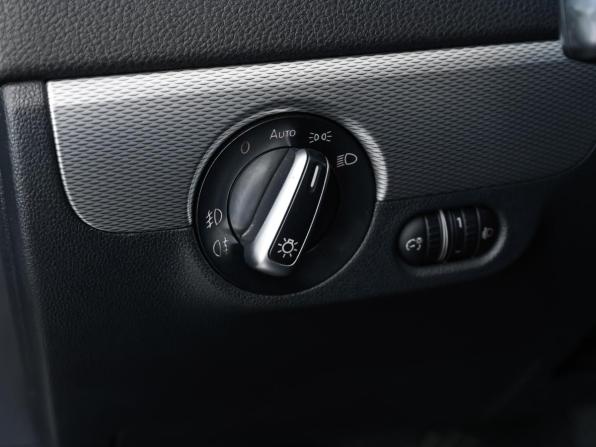 Volkswagen Jetta VI Рестайлинг с пробегом 2015 года, цена 829 000 рублей, 308485 км, седан, Автокод Объявления