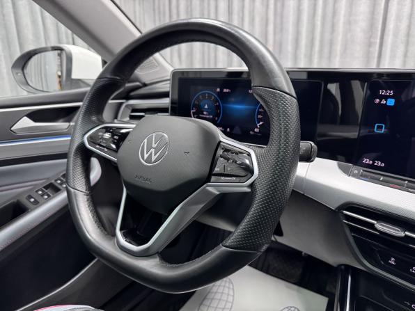 Volkswagen Lamando II с пробегом 2022 года, цена 2 850 000 рублей, 51744 км, лифтбек, Автокод Объявления