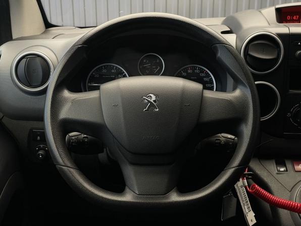 Peugeot Partner II Рестайлинг 2 с пробегом 2021 года, цена 1 390 000 рублей, 133147 км, компактвэн, Автокод Объявления
