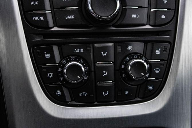 Opel Astra J Рестайлинг с пробегом 2012 года, цена 779 000 рублей, 226452 км, хэтчбек, Автокод Объявления