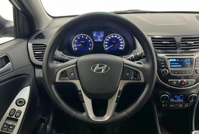 Hyundai Solaris I с пробегом 2014 года, цена 950 000 рублей, 133548 км, хэтчбек, Автокод Объявления