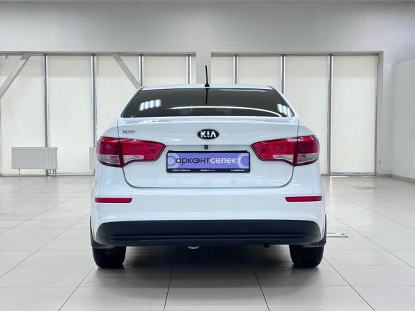 Kia Rio III Рестайлинг с пробегом 2015 года, цена 1 050 000 рублей, 168077 км, седан, Автокод Объявления