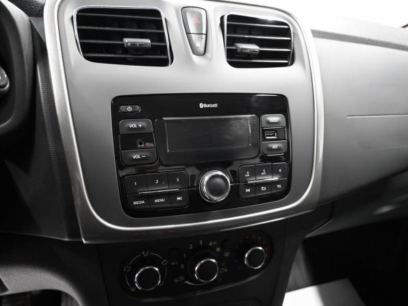 Renault Logan II Рестайлинг с пробегом 2020 года, цена 1 195 000 рублей, 30197 км, седан, Автокод Объявления