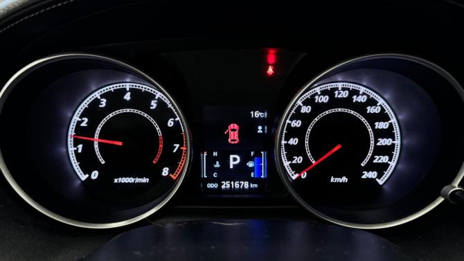 Mitsubishi Outlander II Рестайлинг с пробегом 2010 года, цена 895 000 рублей, 251678 км, внедорожник, Автокод Объявления
