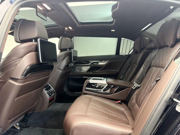 BMW 7 серии VI (G11/G12) с пробегом 2017 года, цена 3 759 000 рублей, 213608 км, седан, Автокод Объявления