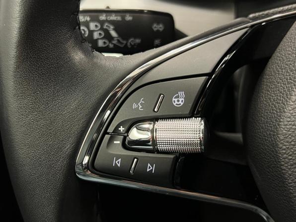 Skoda Rapid II с пробегом 2021 года, цена 1 996 000 рублей, 48743 км, лифтбек, Автокод Объявления