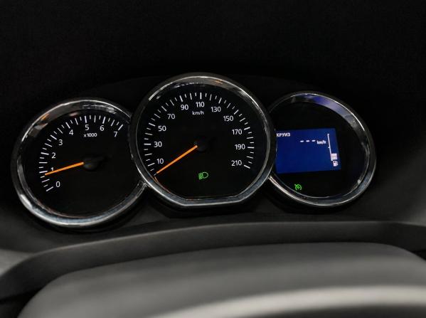 Renault Sandero II с пробегом 2015 года, цена 825 000 рублей, 123000 км, хэтчбек, Автокод Объявления