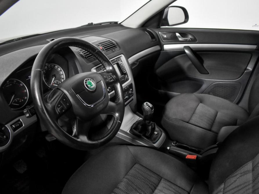 Skoda Octavia II (A5) Рестайлинг Санкт-Петербург  - изображение 9