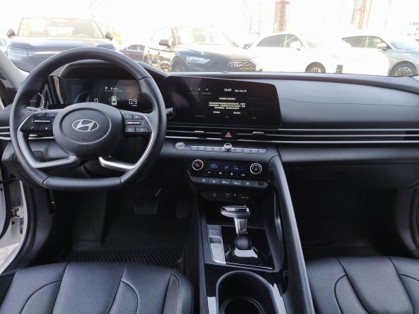 Hyundai Elantra VII (CN7) Рестайлинг с пробегом 2024 года, цена 2 300 000 рублей, 15556 км, седан, Автокод Объявления