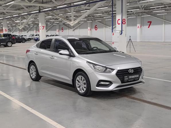 Hyundai Solaris II с пробегом 2018 года, цена 975 000 рублей, 217232 км, седан, Автокод Объявления