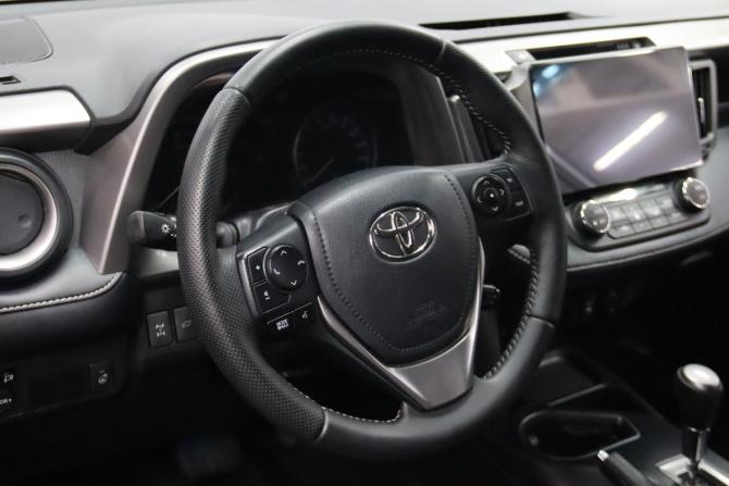 Toyota RAV4 IV (XA40) Рестайлинг с пробегом 2017 года, цена 2 280 850 рублей, 146821 км, внедорожник, Автокод Объявления