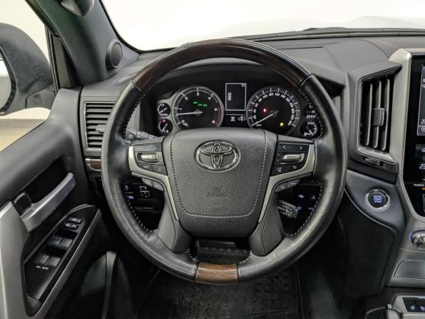Toyota Land Cruiser 200 Series Рестайлинг 2 с пробегом 2018 года, цена 7 900 000 рублей, 75361 км, внедорожник, Автокод Объявления