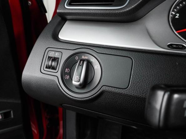 Volkswagen Passat B7 с пробегом 2012 года, цена 979 000 рублей, 215529 км, седан, Автокод Объявления
