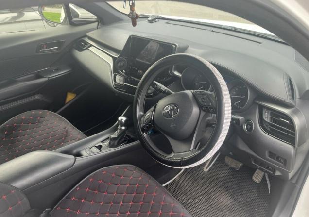 Toyota C-HR I Рестайлинг с пробегом 2019 года, цена 1 799 000 рублей, 121000 км, внедорожник, Автокод Объявления