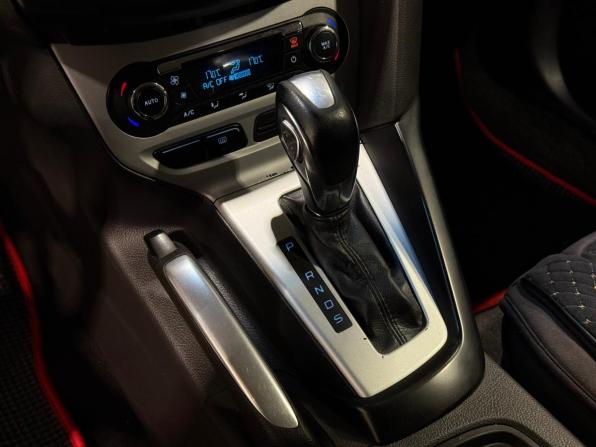 Ford Focus III с пробегом 2012 года, цена 800 000 рублей, 224649 км, хэтчбек, Автокод Объявления