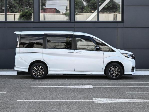 Honda Stepwgn V Рестайлинг с пробегом 2019 года, цена 2 739 000 рублей, 67217 км, минивэн, Автокод Объявления