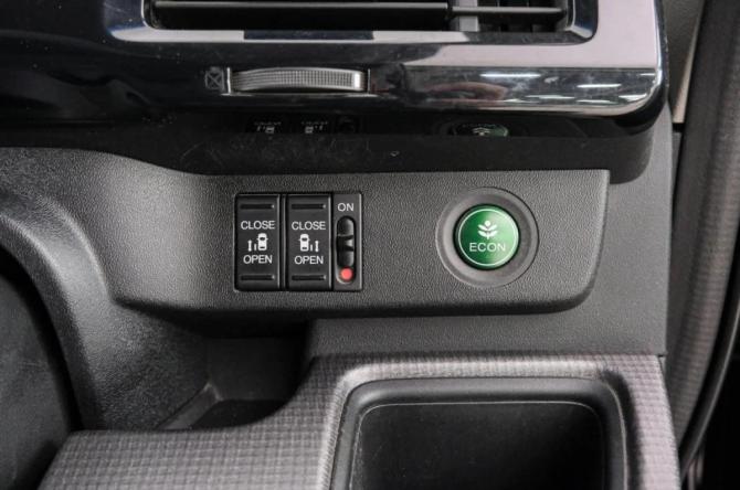 Honda Stepwgn V с пробегом 2016 года, цена 1 949 000 рублей, 107320 км, минивэн, Автокод Объявления