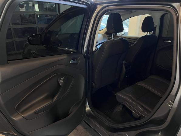 Ford Kuga II Рестайлинг с пробегом 2018 года, цена 1 650 000 рублей, 76500 км, внедорожник, Автокод Объявления