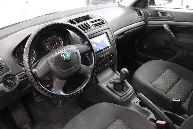 Skoda Octavia II (A5) Рестайлинг с пробегом 2012 года, цена 643 000 рублей, 233795 км, лифтбек, Автокод Объявления