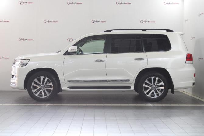 Toyota Land Cruiser 200 Series Рестайлинг 2 с пробегом 2020 года, цена 11 300 000 рублей, 8200 км, внедорожник, Автокод Объявления