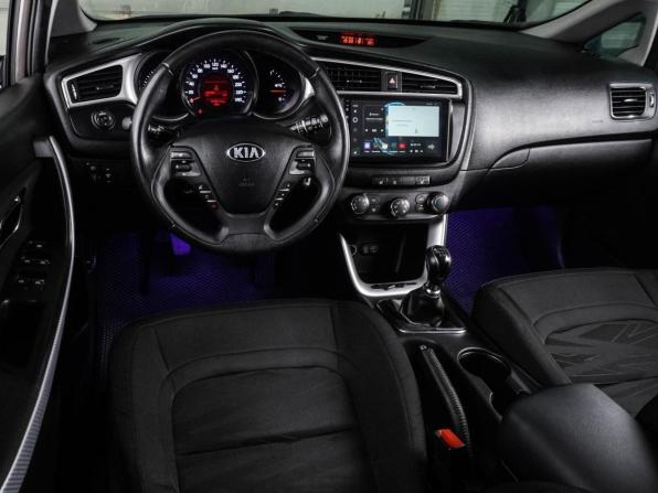 Kia Ceed II Рестайлинг с пробегом 2018 года, цена 1 347 000 рублей, 97817 км, хэтчбек, Автокод Объявления