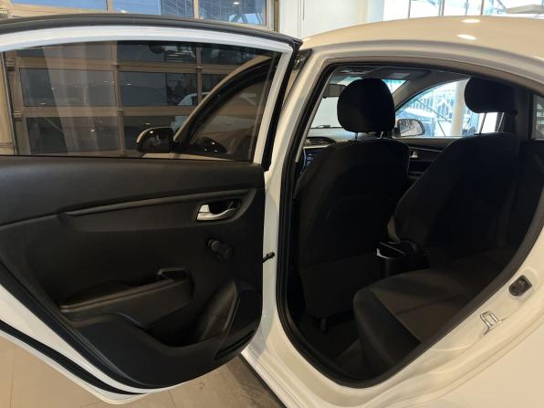 Kia Rio IV Рестайлинг с пробегом 2021 года, цена 1 479 000 рублей, 124853 км, седан, Автокод Объявления
