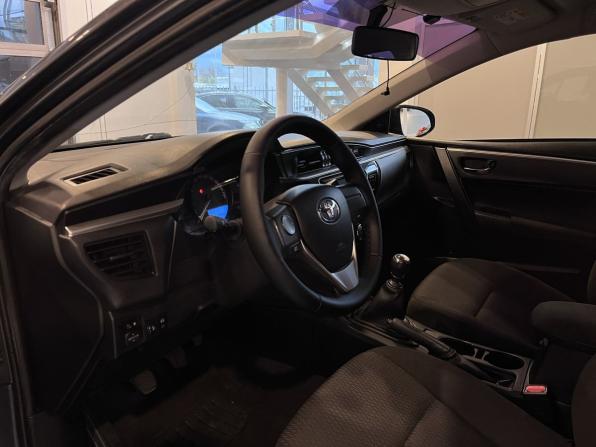 Toyota Corolla XI (E160 E170 E180) с пробегом 2013 года, цена 926 000 рублей, 237480 км, седан, Автокод Объявления