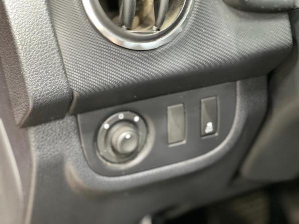 Renault Sandero II Рестайлинг с пробегом 2019 года, цена 1 099 000 рублей, 135000 км, хэтчбек, Автокод Объявления