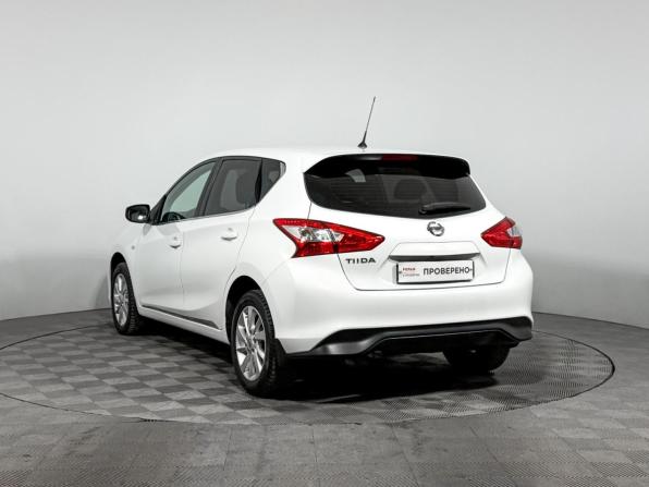 Nissan Tiida II с пробегом 2015 года, цена 1 100 000 рублей, 160151 км, хэтчбек, Автокод Объявления