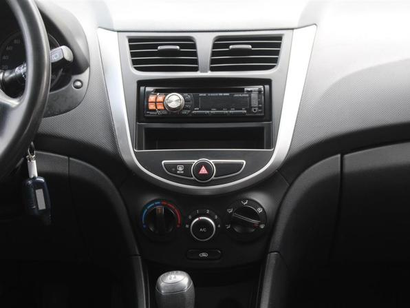 Hyundai Solaris I с пробегом 2013 года, цена 640 000 рублей, 130642 км, хэтчбек, Автокод Объявления