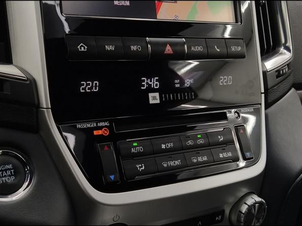 Toyota Land Cruiser 200 Series Рестайлинг 2 с пробегом 2018 года, цена 6 050 000 рублей, 219529 км, внедорожник, Автокод Объявления