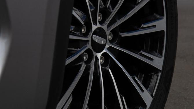 Geely Monjaro I Рестайлинг 2 с пробегом 2025 года, цена 3 718 000 рублей, 8128 км, внедорожник, Автокод Объявления