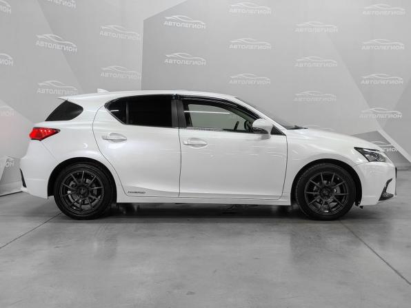 Lexus CT I Рестайлинг 2 с пробегом 2018 года, цена 2 120 000 рублей, 109707 км, хэтчбек, Автокод Объявления