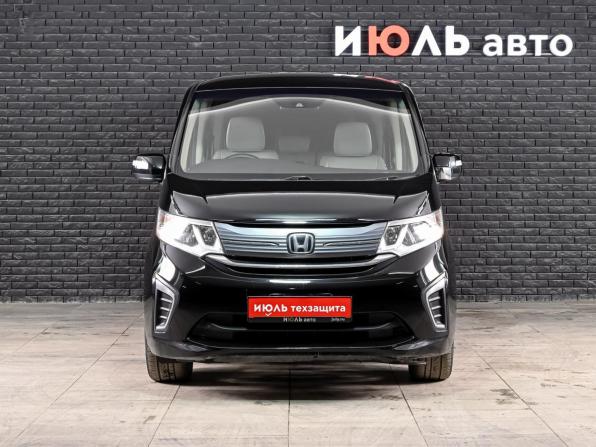 Honda Stepwgn V с пробегом 2015 года, цена 1 550 000 рублей, 305174 км, минивэн, Автокод Объявления