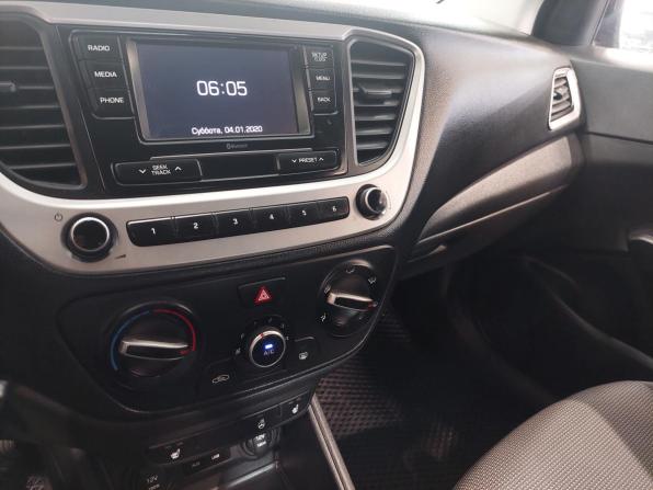 Hyundai Solaris II с пробегом 2018 года, цена 1 230 000 рублей, 86000 км, седан, Автокод Объявления